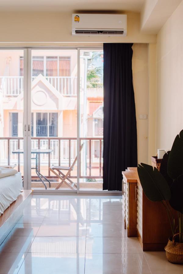 Patong Beach Side Hotel Екстер'єр фото