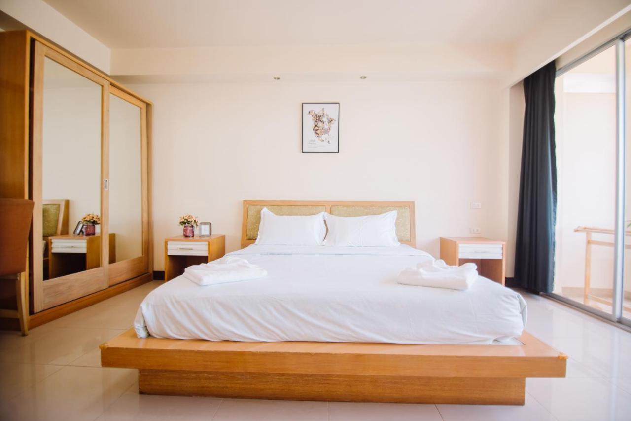 Patong Beach Side Hotel Екстер'єр фото