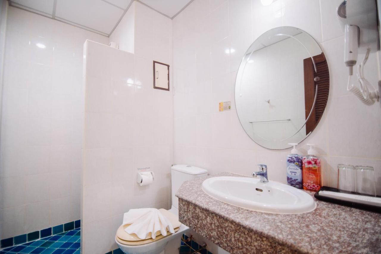 Patong Beach Side Hotel Екстер'єр фото