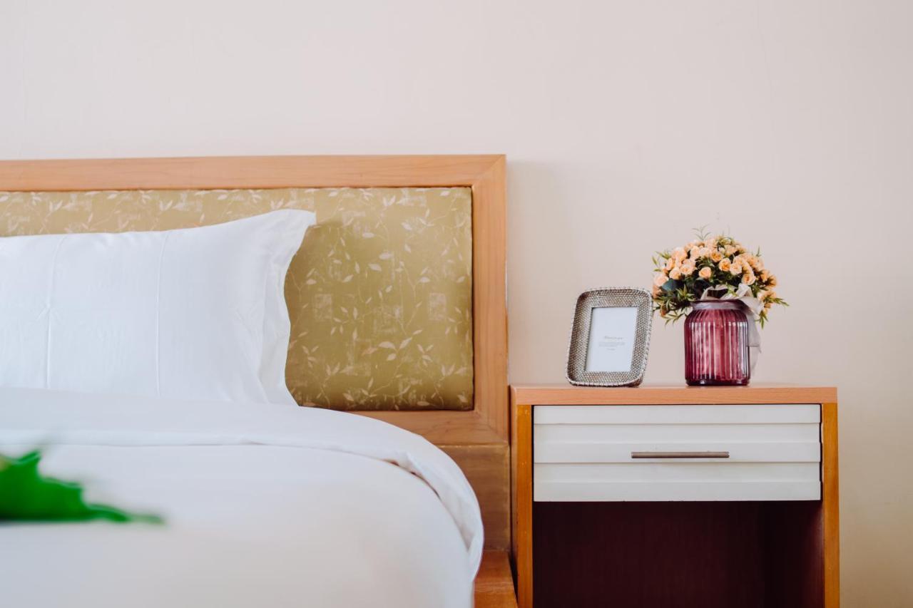 Patong Beach Side Hotel Екстер'єр фото
