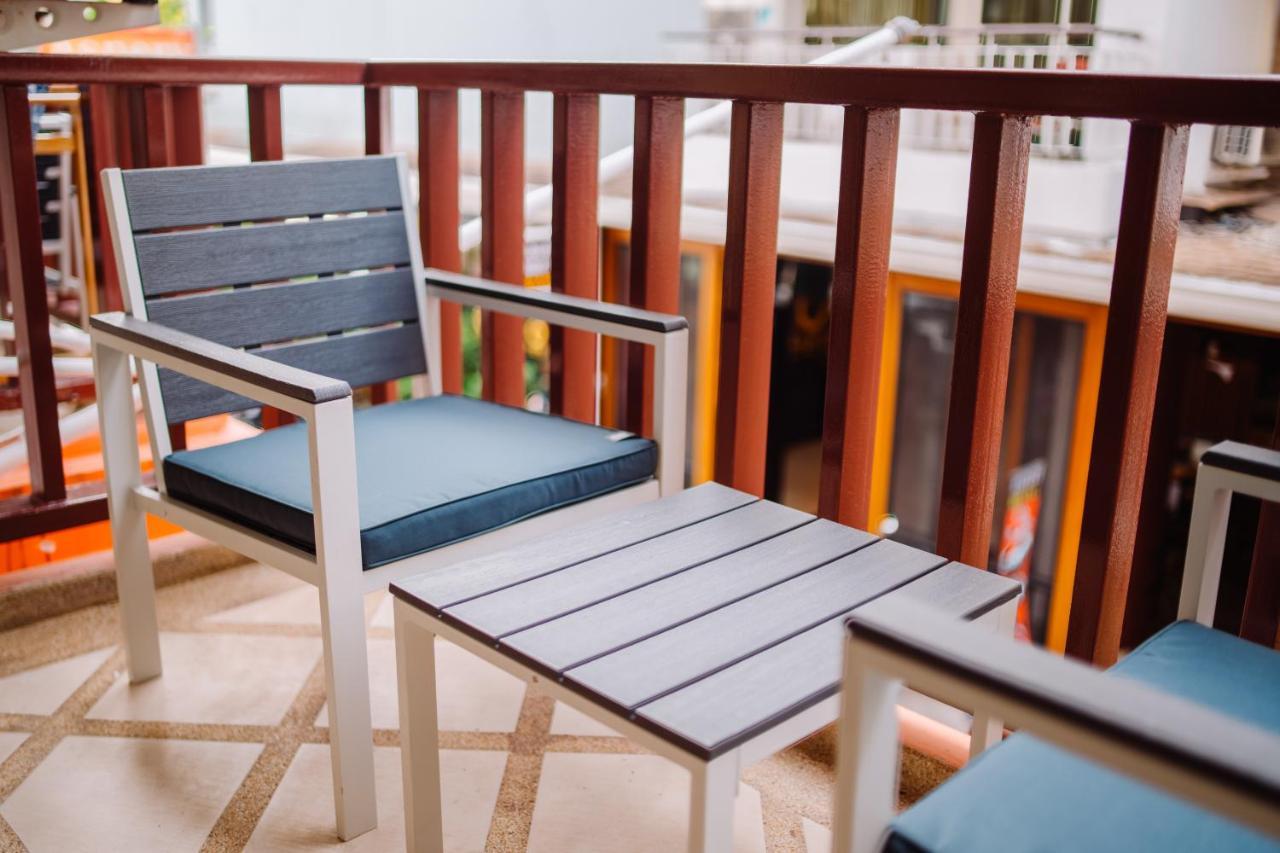 Patong Beach Side Hotel Екстер'єр фото
