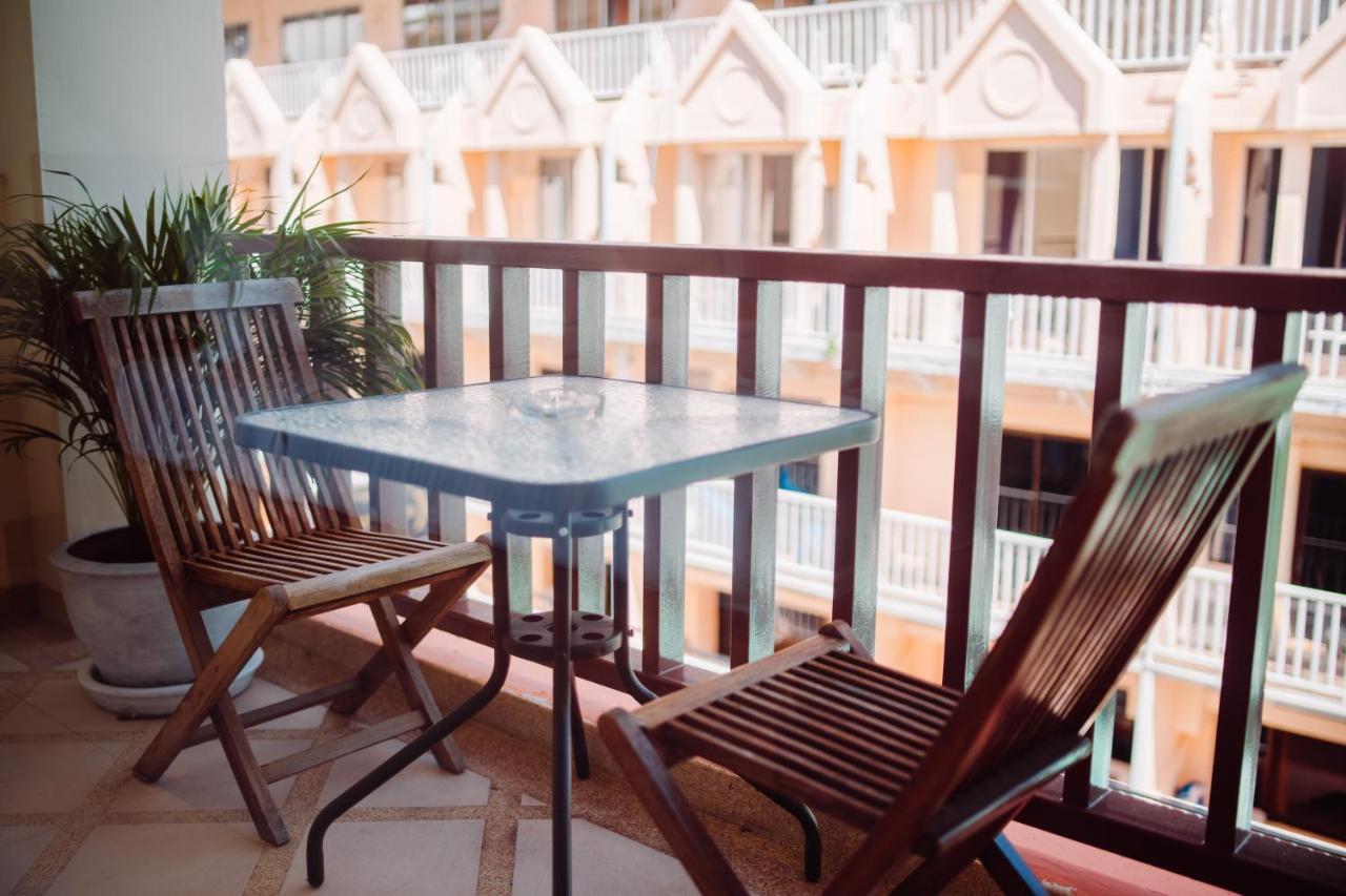 Patong Beach Side Hotel Екстер'єр фото